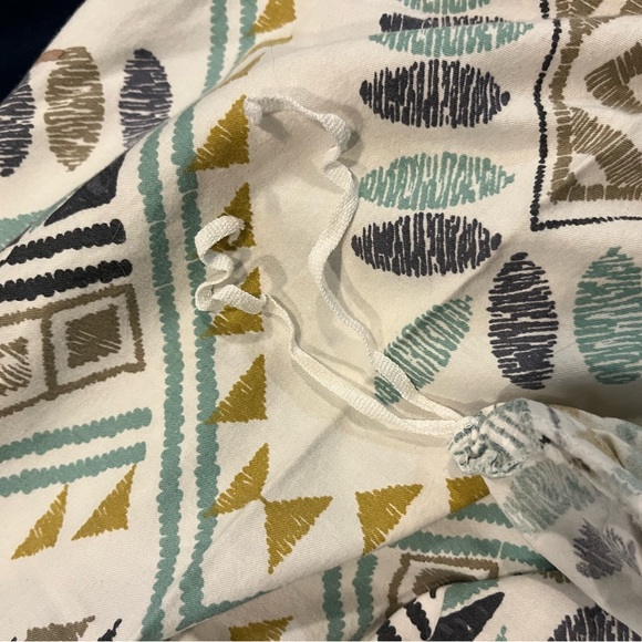 Queen Duvet and 2 Queen Pillow cases - Picture 3 of 3